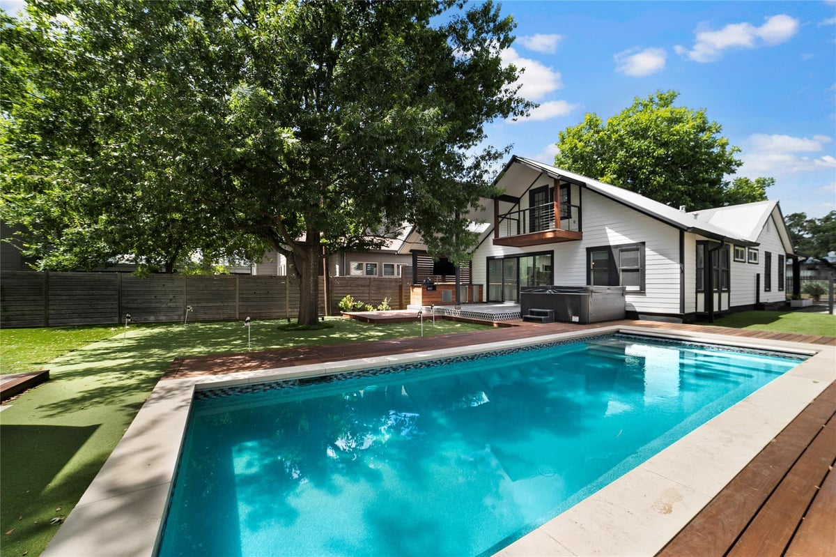 View 903 W Mary ST in Bouldin James E Add 903 W Mary ST - property photo 1 - Luxury home in Bouldin James E Add, Austin, TX