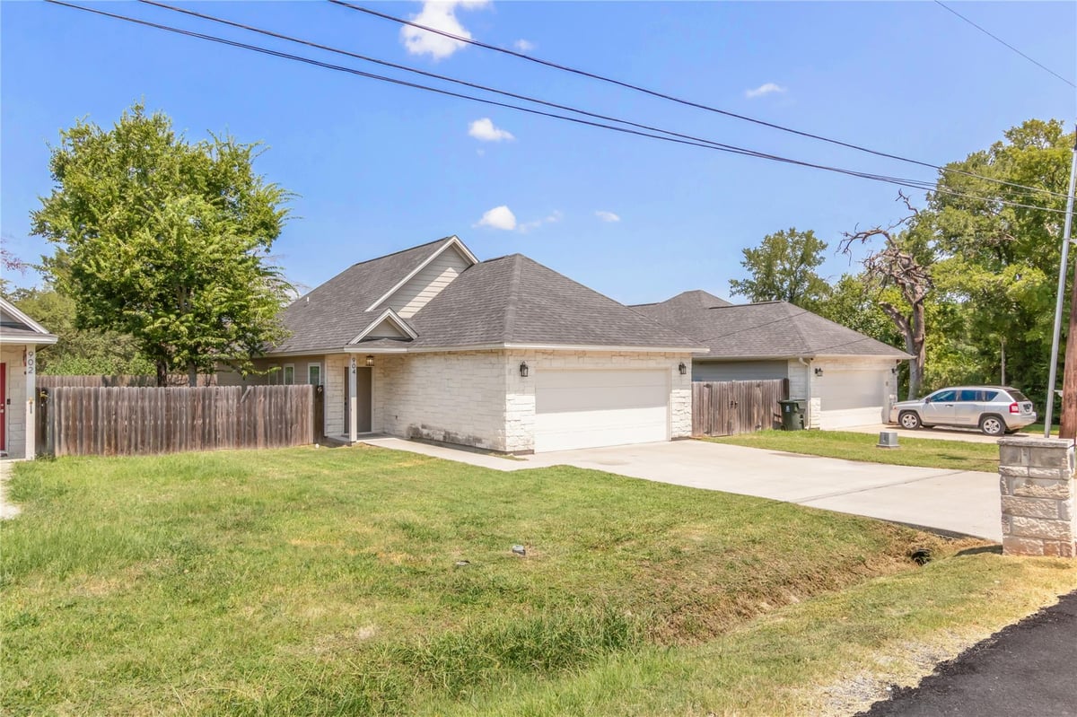 View 904 New York St in Newton Add 904 New York St - front exterior - Luxury home in Newton Add, Bryan, TX