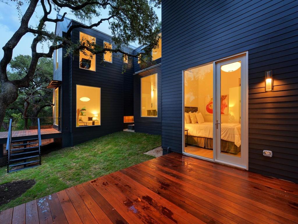 View 904 RETAMA St in Bouldin Creek 904 RETAMA St - property photo 1 - Luxury home in Bouldin Creek, Austin, TX