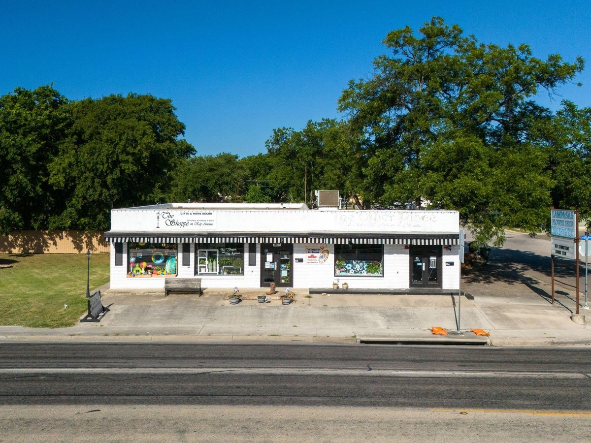 View 904 S Key Ave in L S C 1st 904 S Key Ave - front exterior - Luxury home in L S C 1st, Lampasas, TX