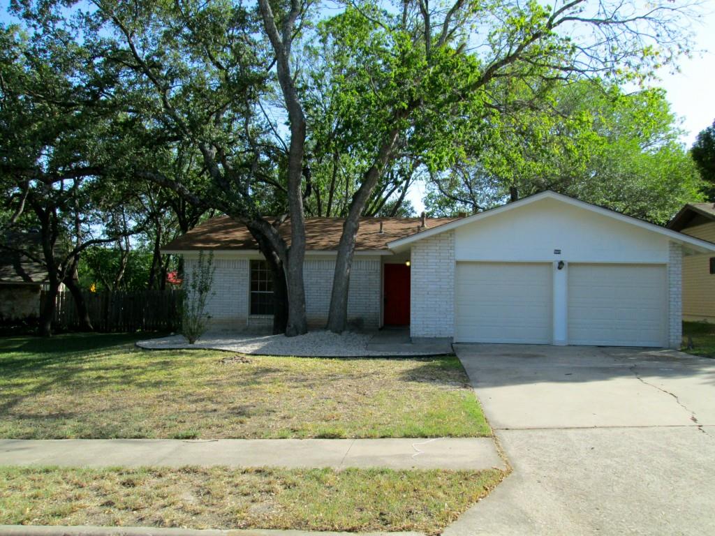 905 Acorn Oaks Dr - front exterior - Luxury home in Hillside Oaks, Austin, TX