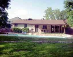 View 905 E Live Oak St in SUNSHINE ADDN 905 E Live Oak St - property photo 1 - Luxury home in SUNSHINE ADDN, Austin, TX