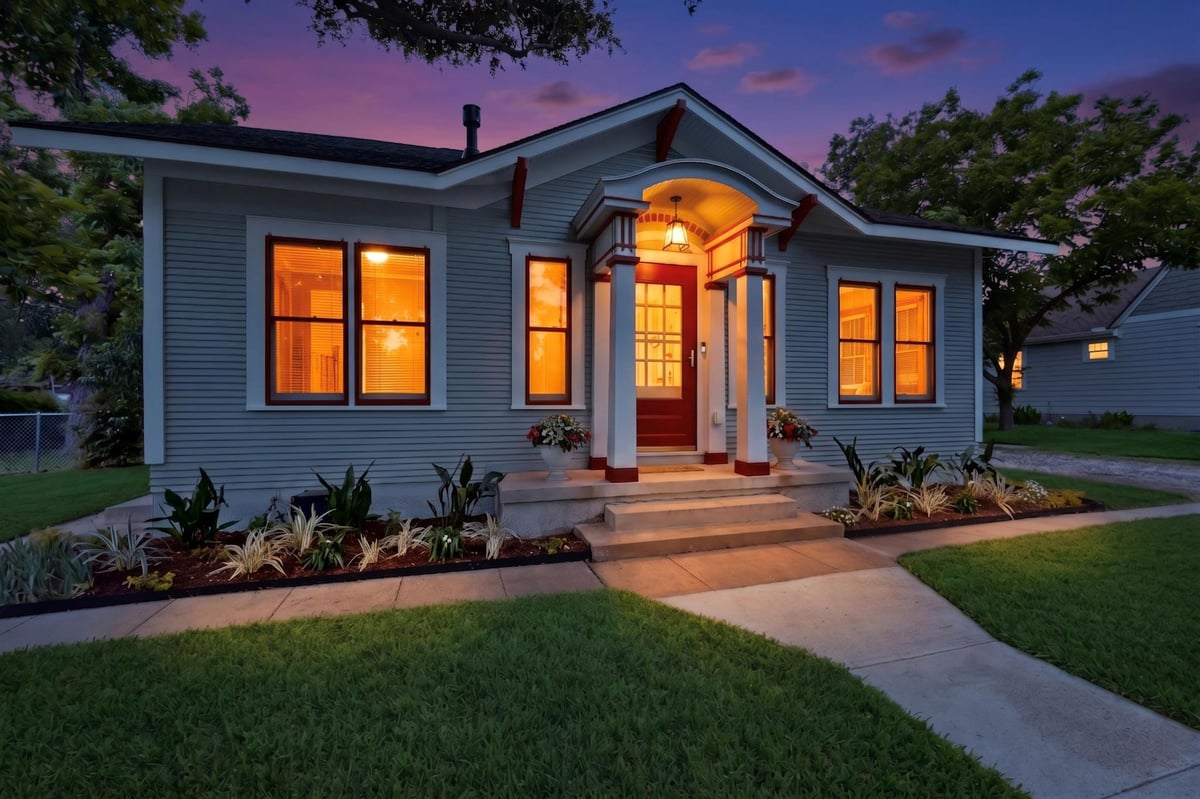 905 Howard St - front exterior - Luxury home in Doak Addition, Taylor, TX