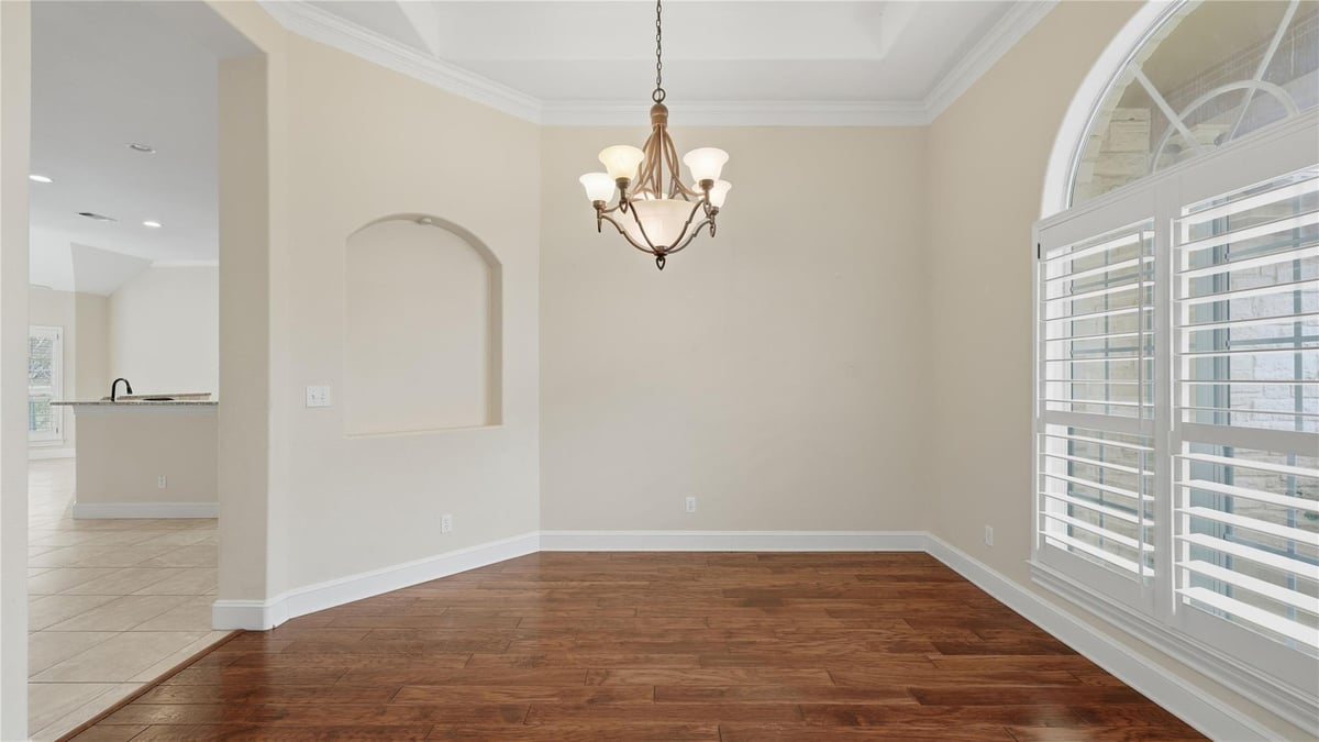 Living area at 905 Mountain Dr - 3 bed 2 bath home