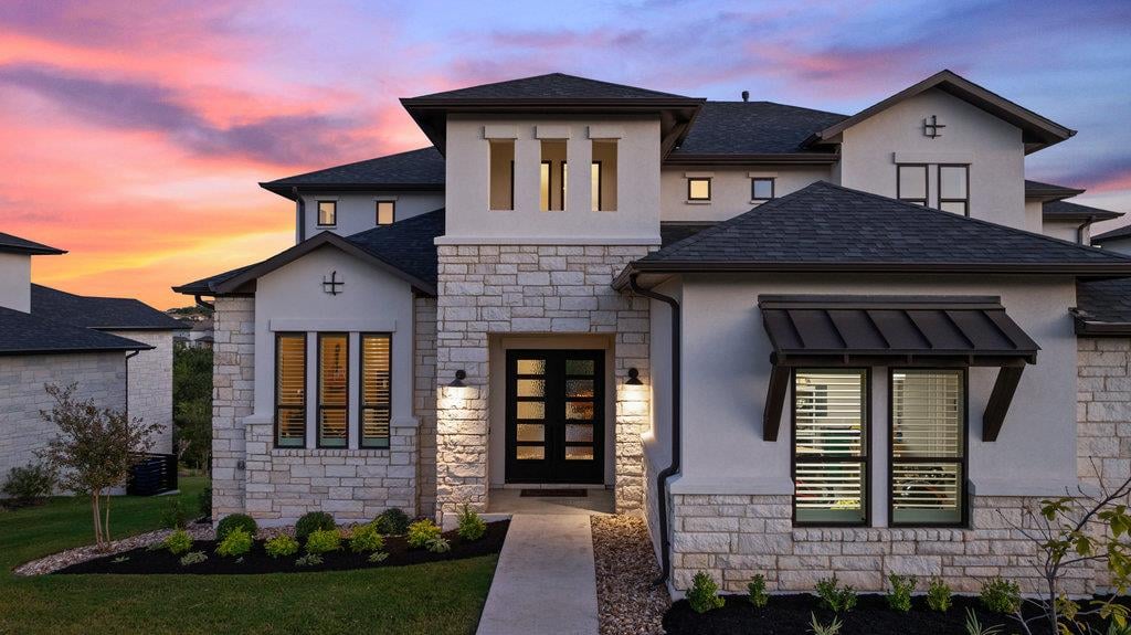 905 Tomichi Trl - front exterior - Luxury home in Lakeway Hlnds Ph 3 Sec 6B, Austin, TX