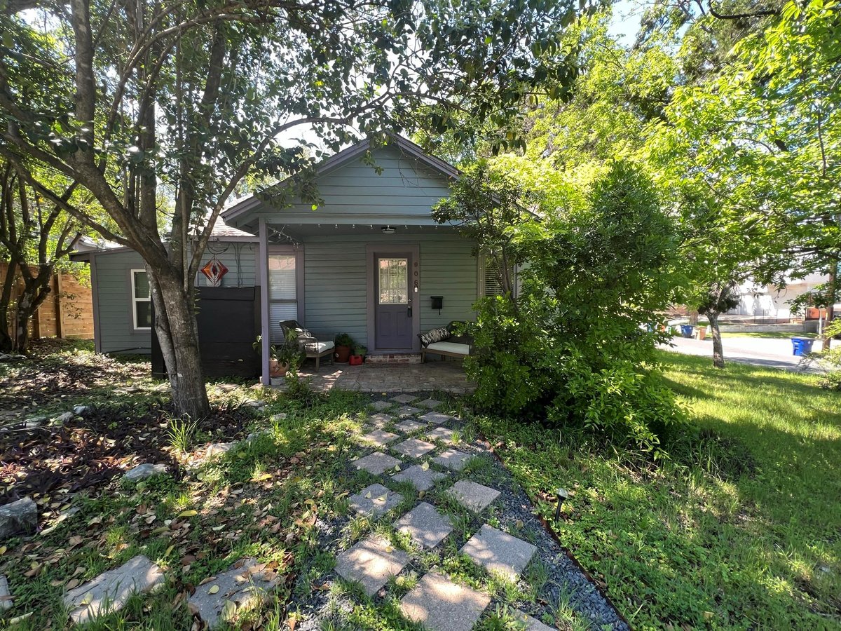 View 906 Possum Trot ST in Marlton Place Sec 01 906 Possum Trot ST - property photo 1 - Luxury home in Marlton Place Sec 01, Austin, TX