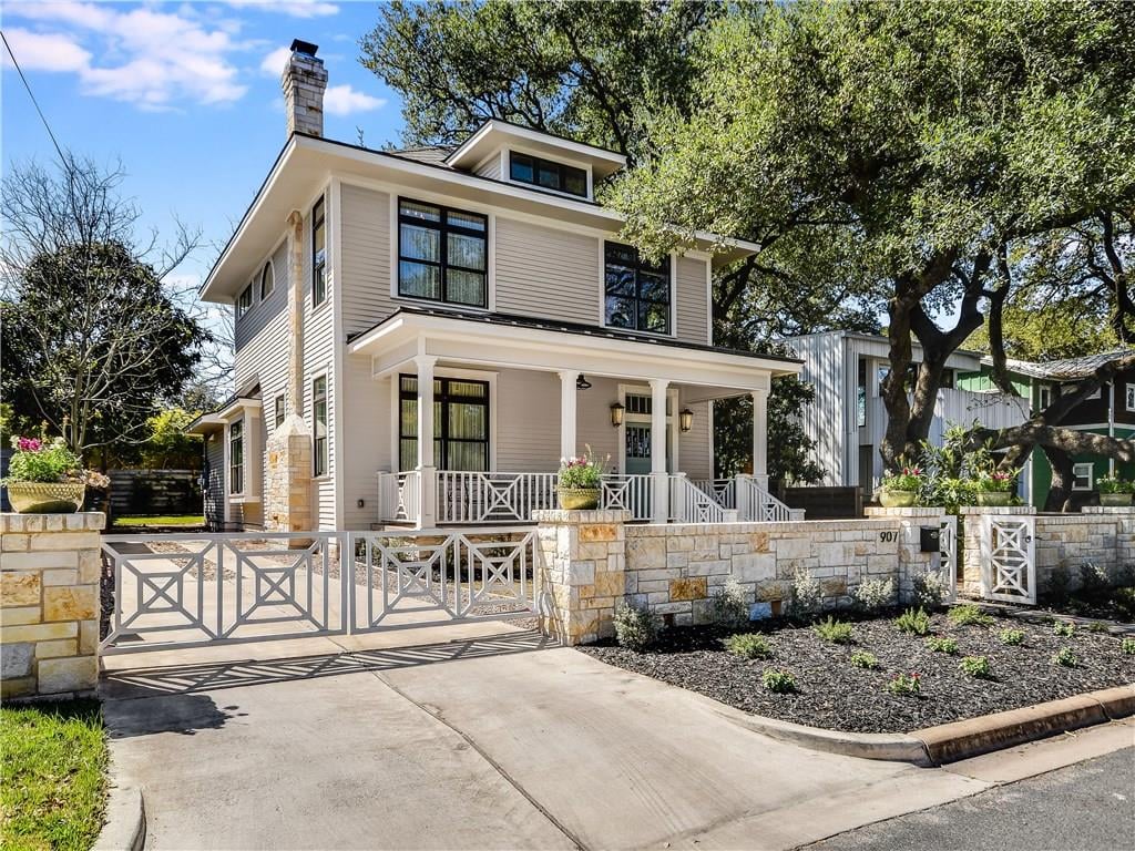 View 907 Columbus St in Bouldin Creek 907 Columbus St - property photo 1 - Luxury home in Bouldin Creek, Austin, TX