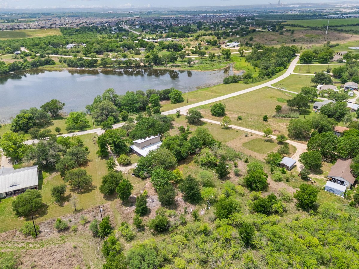 907 Horace Howard DR - front exterior - Luxury lot in A0509 - L S Yeates Surv, San Marcos, TX