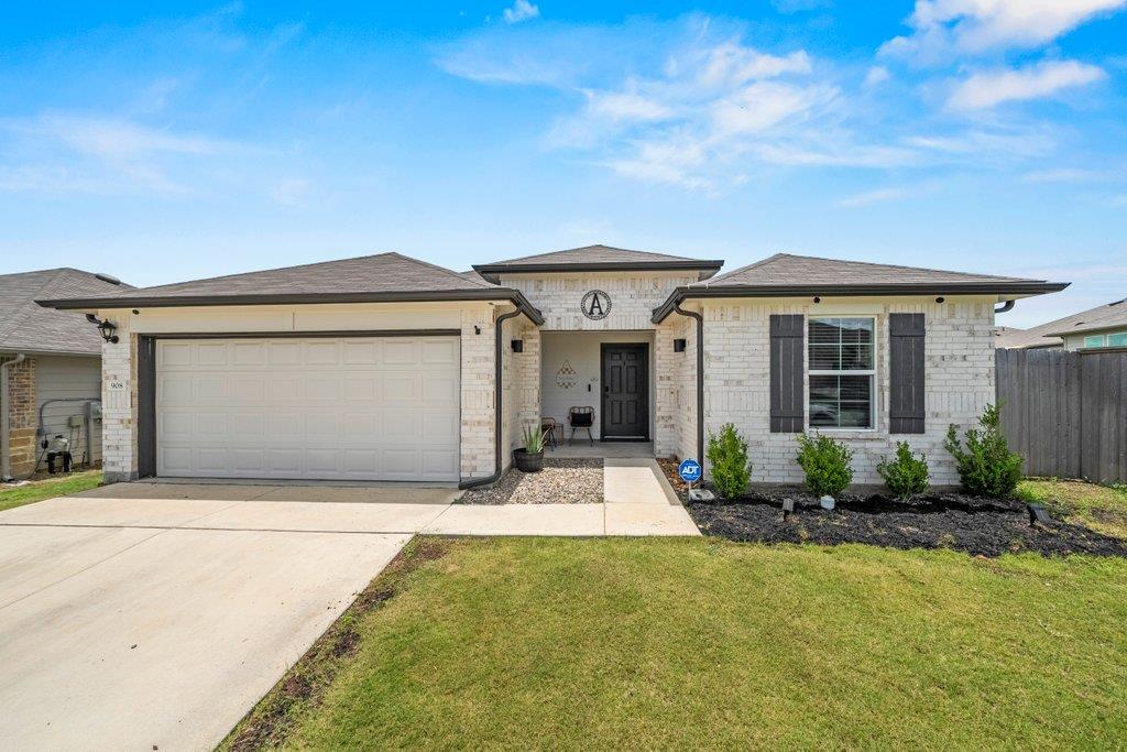 View 908 Gerardia CT in Arroyo Ranch Ph Iii 908 Gerardia CT - front exterior - Luxury home in Arroyo Ranch Ph Iii, Seguin, TX