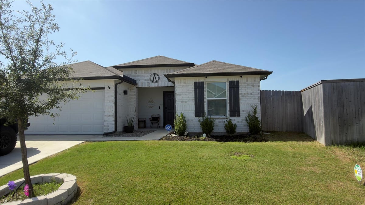 View 908 Gerardia CT in Arroyo Ranch Ph Iii 908 Gerardia CT - front exterior - Luxury home in Arroyo Ranch Ph Iii, Seguin, TX