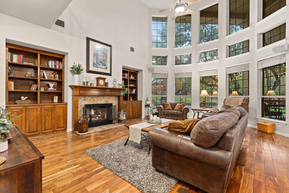 Living area at 908 Golden Bear Cv - 5 bed 3 bath home