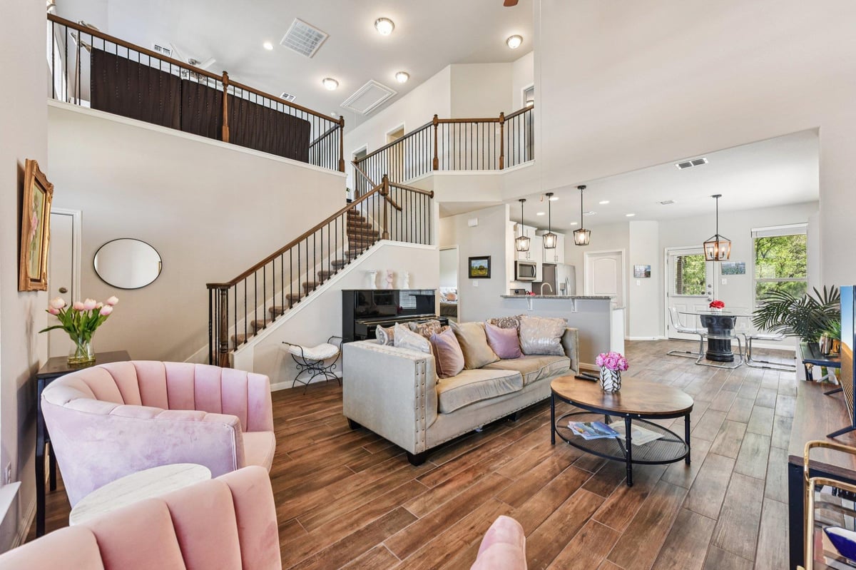 Living area at 908 Goldilocks Ln - 4 bed 2 bath home