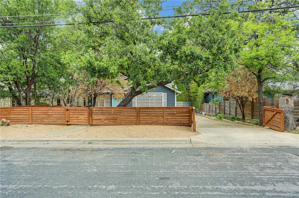 View 908 Post Oak ST in Arboles Terrace 908 Post Oak ST - property photo 1 - Luxury home in Arboles Terrace, Austin, TX