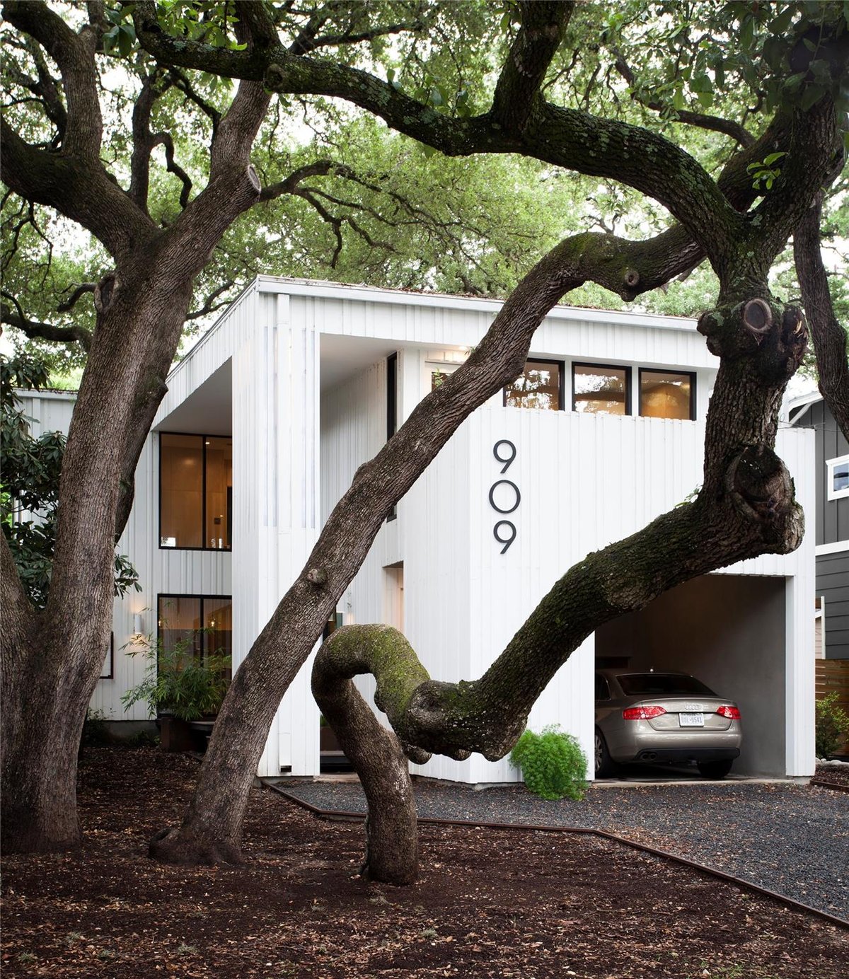 View 909 Columbus ST in Capital Heights 909 Columbus ST - front exterior - Luxury home in Capital Heights, Austin, TX