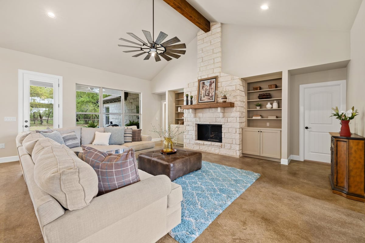 Living area at 909 Highland Spring Ln - 3 bed 3 bath home