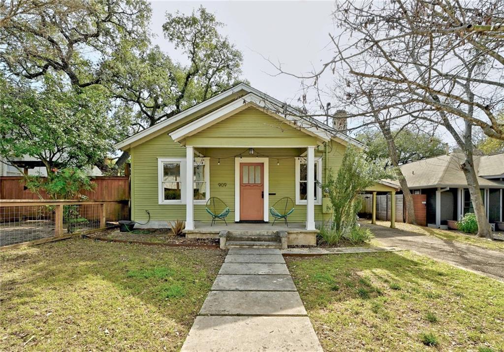 View 909 W Gibson ST in South Heights 909 W Gibson ST - property photo 1 - Luxury home in South Heights, Austin, TX