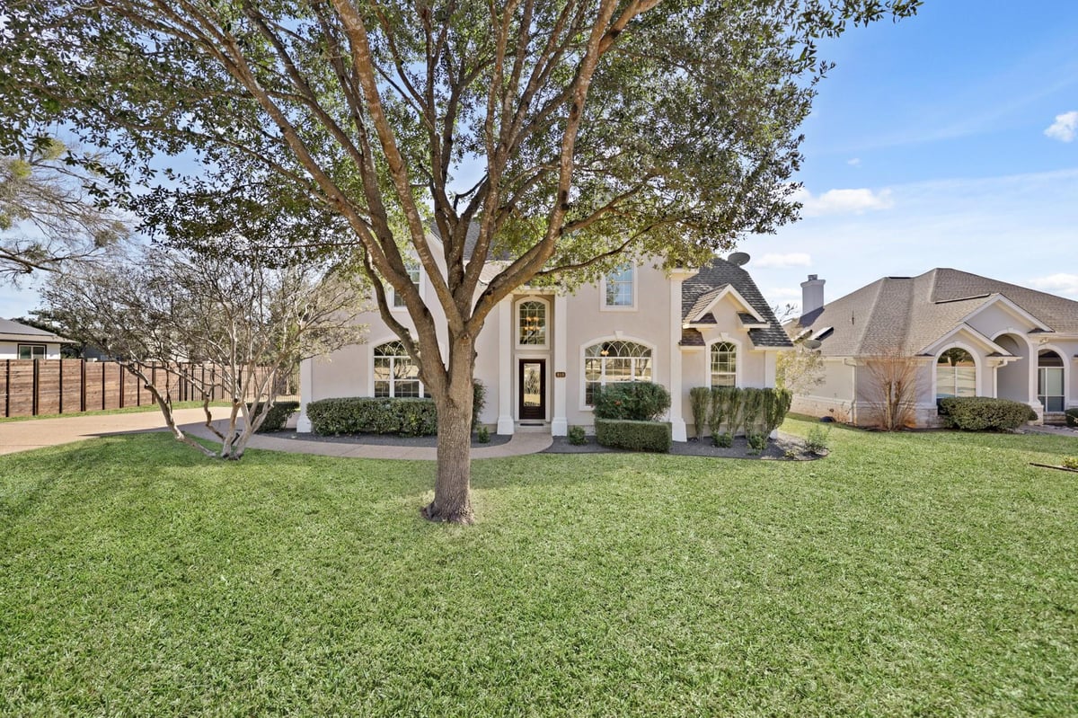 View 910 Vanguard ST in Lakeway Sec 16-B 910 Vanguard ST - property photo 1 - Luxury home in Lakeway Sec 16-B, Austin, TX