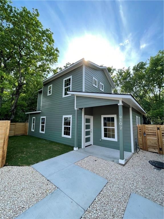 View 910 Vasquez St Unit #2 in Chernosky 16 910 Vasquez St Unit #2 - front exterior - Luxury home in Chernosky 16, Austin, TX