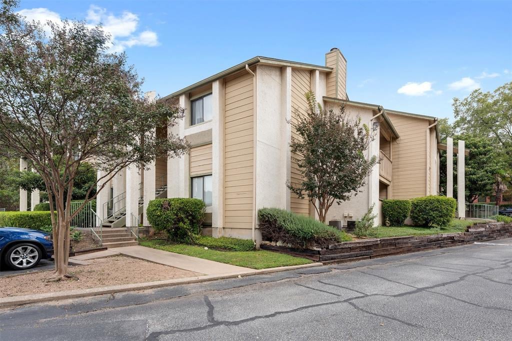 View 9100 Mountain Ridge DR Unit #105 in Summerhouse Condo 9100 Mountain Ridge DR Unit #105 - front exterior - Luxury home in Summerhouse Condo, Austin, TX