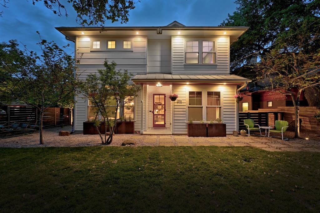 View 911 Bouldin Ave in Linscomb & Linscomb 911 Bouldin Ave - front exterior - Luxury home in Linscomb & Linscomb, Austin, TX