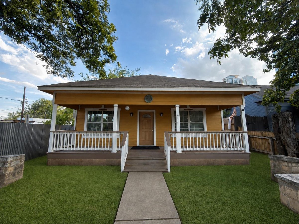 View 911 E 2nd ST in East Austin 911 E 2nd ST - property photo 1 - Luxury home in East Austin, Austin, TX