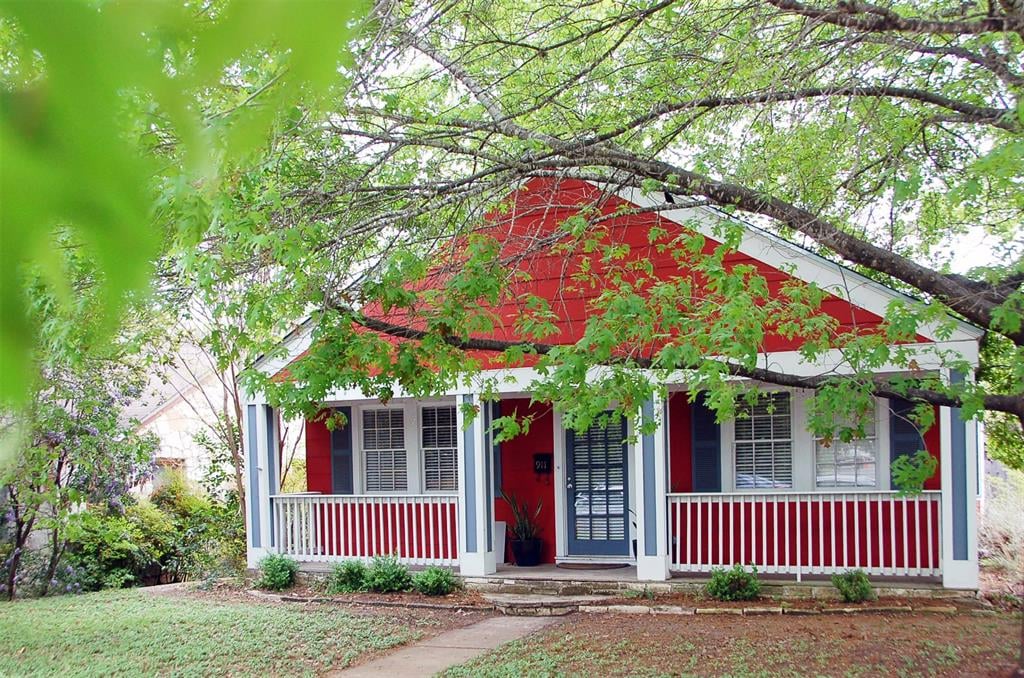 View 911 Kinney Ave in Shelton John R 911 Kinney Ave - property photo 1 - Luxury home in Shelton John R, Austin, TX