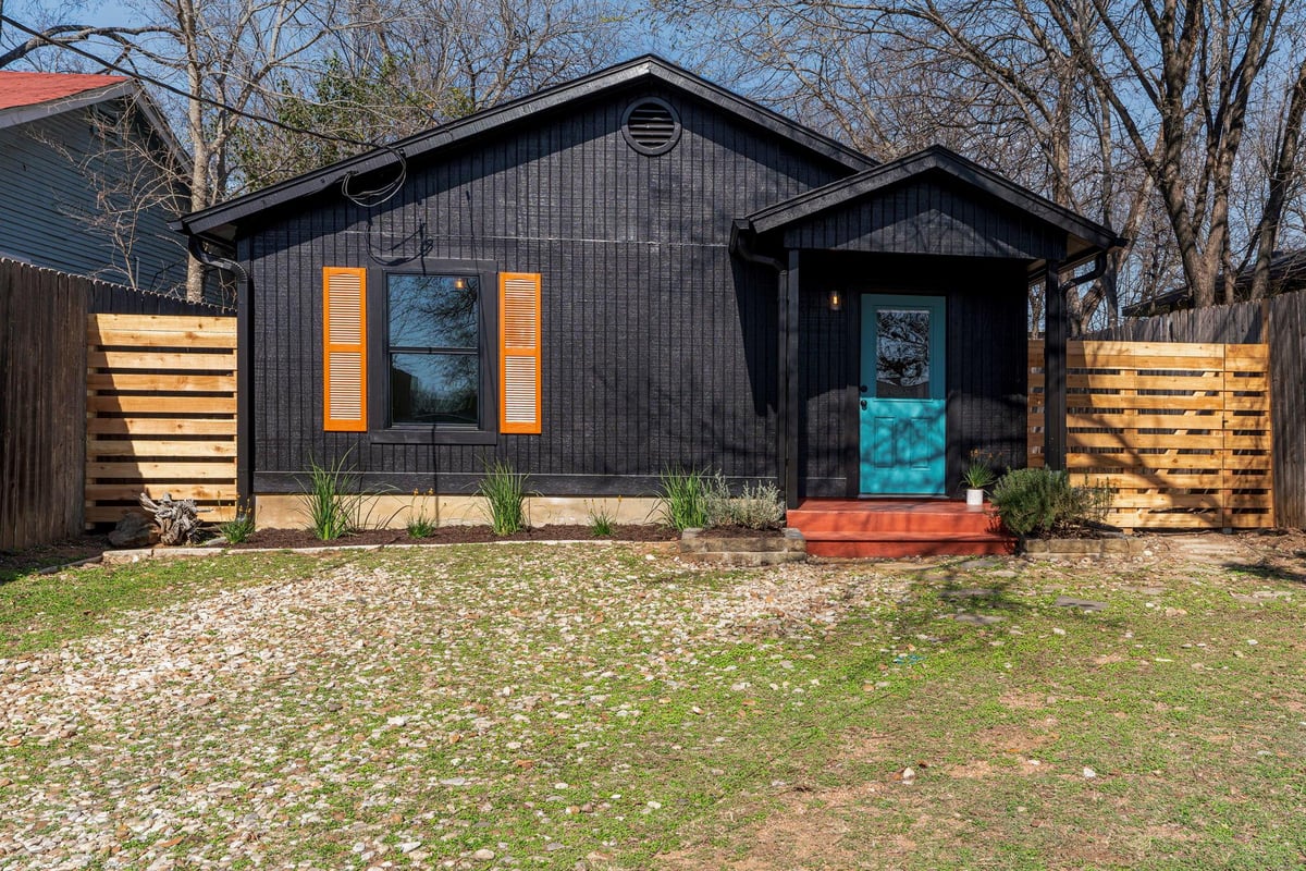View 912 1/2 E 50th ST in Ridgetop 912 1/2 E 50th ST - front exterior - Luxury home in Ridgetop, Austin, TX