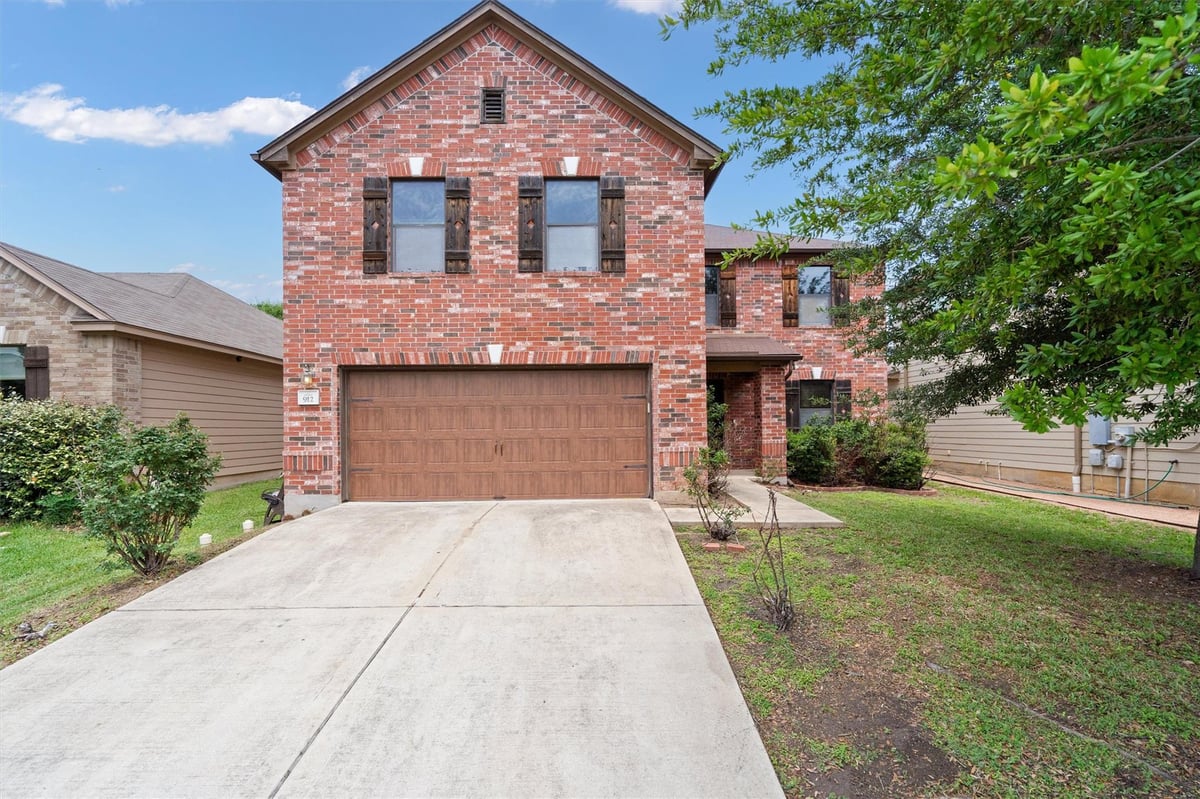 View 912 Bethel Way in Lakes At Northtown Sec 03 912 Bethel Way - front exterior - Luxury home in Lakes At Northtown Sec 03, Pflugerville, TX