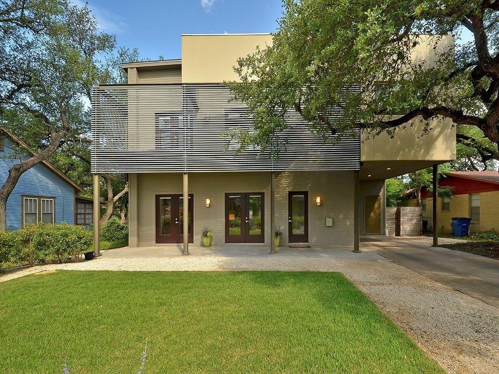 View 912 Bouldin Ave in Bon Air Knolls 912 Bouldin Ave - front exterior - Luxury home in Bon Air Knolls, Austin, TX