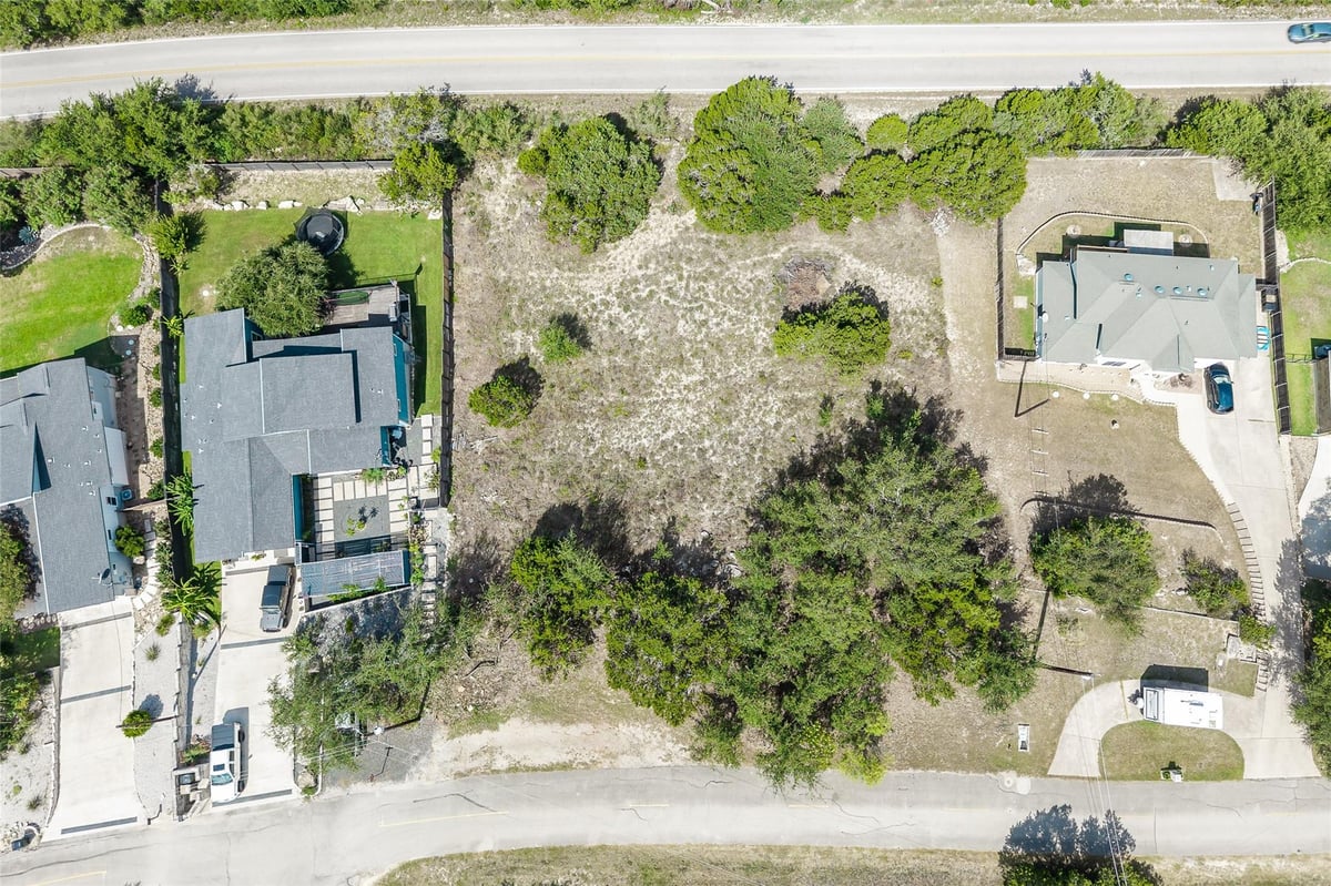 View 912 Daviot DR in Briarcliff Inc Sec 05 912 Daviot DR - property photo 1 - Luxury lot in Briarcliff Inc Sec 05, Spicewood, TX
