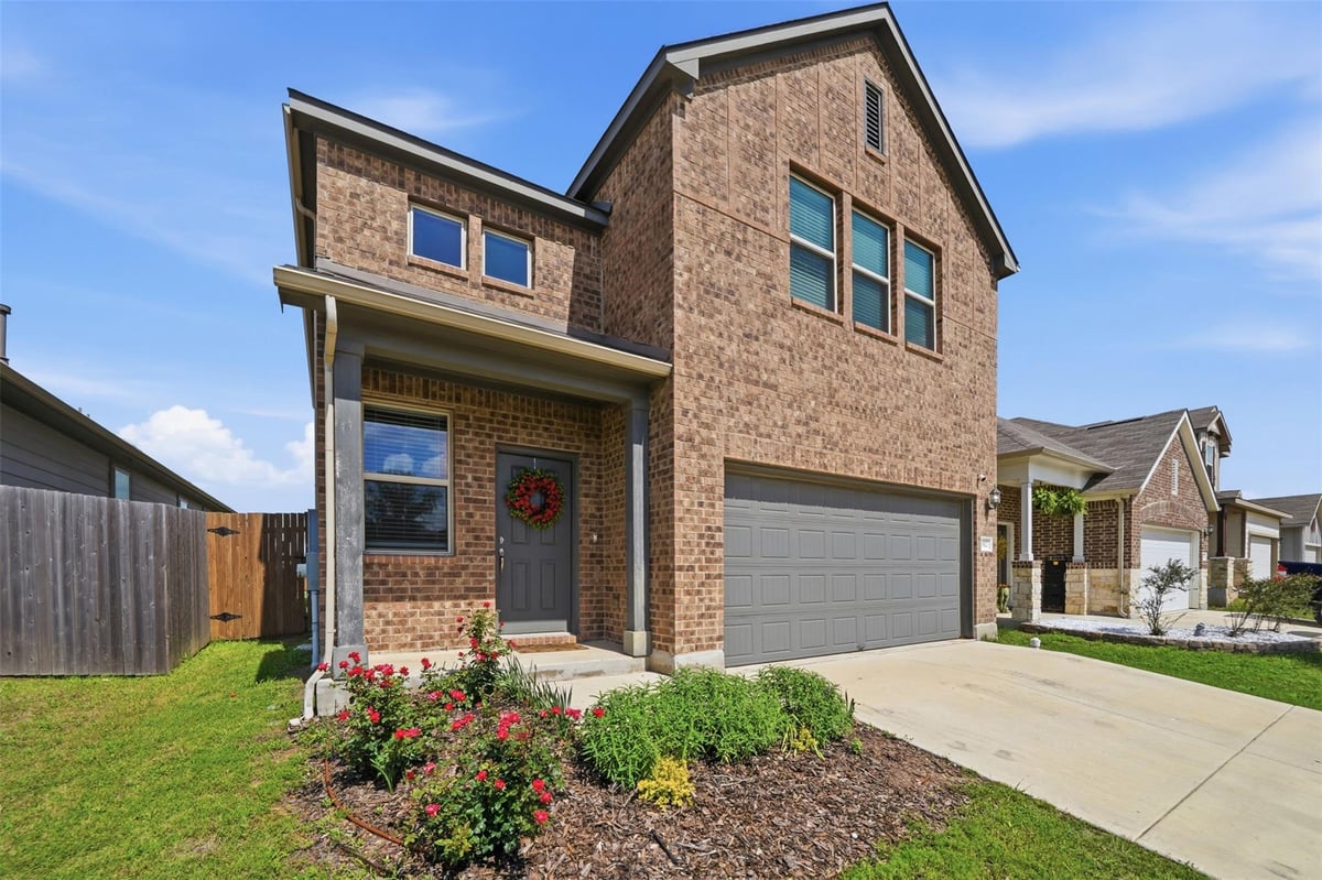 View 912 Eves Necklace DR in Sunfield Ph Two Sec Twelve 912 Eves Necklace DR - front exterior - Luxury home in Sunfield Ph Two Sec Twelve, Buda, TX