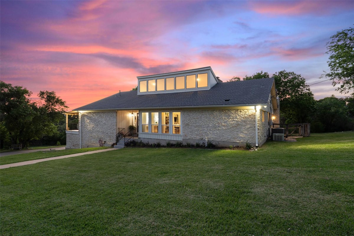 View 912 Galahad DR in Camelot Sec 02 912 Galahad DR - property photo 1 - Luxury home in Camelot Sec 02, Austin, TX