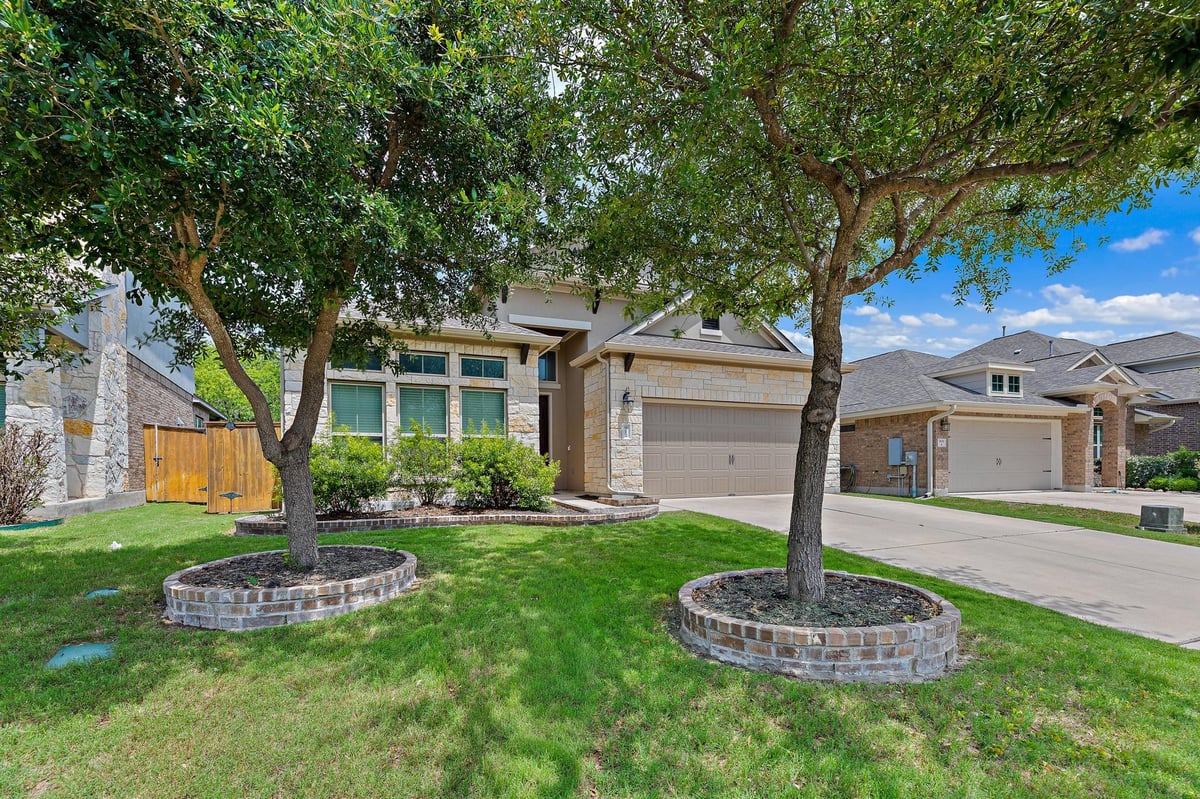 Living area at 912 Isaias Dr - 4 bed 3 bath home