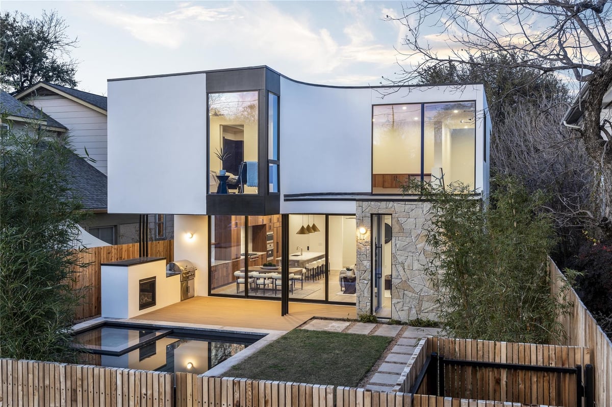 View 912 Jewell ST in Capital Heights 912 Jewell ST - property photo 1 - Luxury home in Capital Heights, Austin, TX