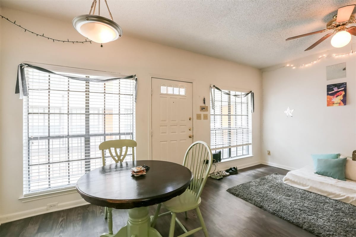 View 912 W 22nd St Unit #203 in Vanderbilt Condo Amd 912 W 22nd St Unit #203 - front exterior - Luxury home in Vanderbilt Condo Amd, Austin, TX
