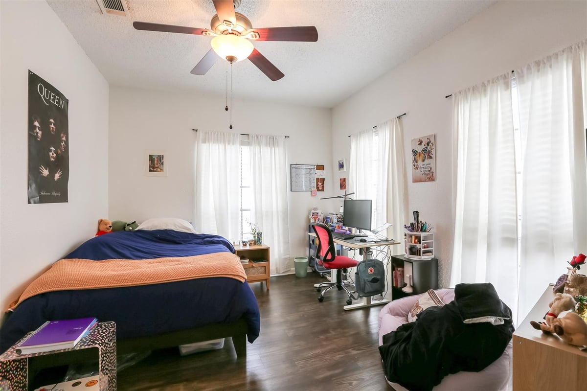 View 912 W 22nd St Unit #207 in Vanderbilt Condo Amd 912 W 22nd St Unit #207 - front exterior - Luxury home in Vanderbilt Condo Amd, Austin, TX