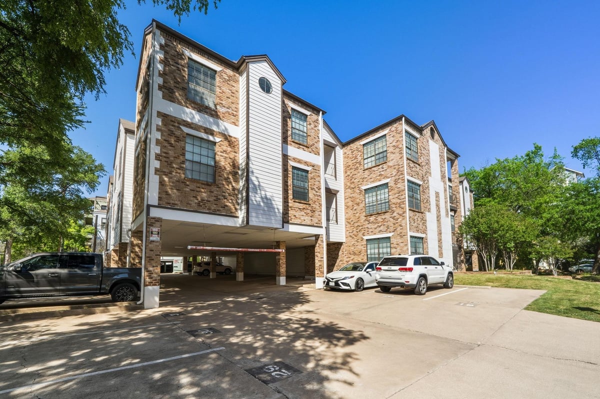 View 912 W 22nd ST Unit #208 in Vanderbilt Condo Amd 912 W 22nd ST Unit #208 - property photo 1 - Luxury home in Vanderbilt Condo Amd, Austin, TX