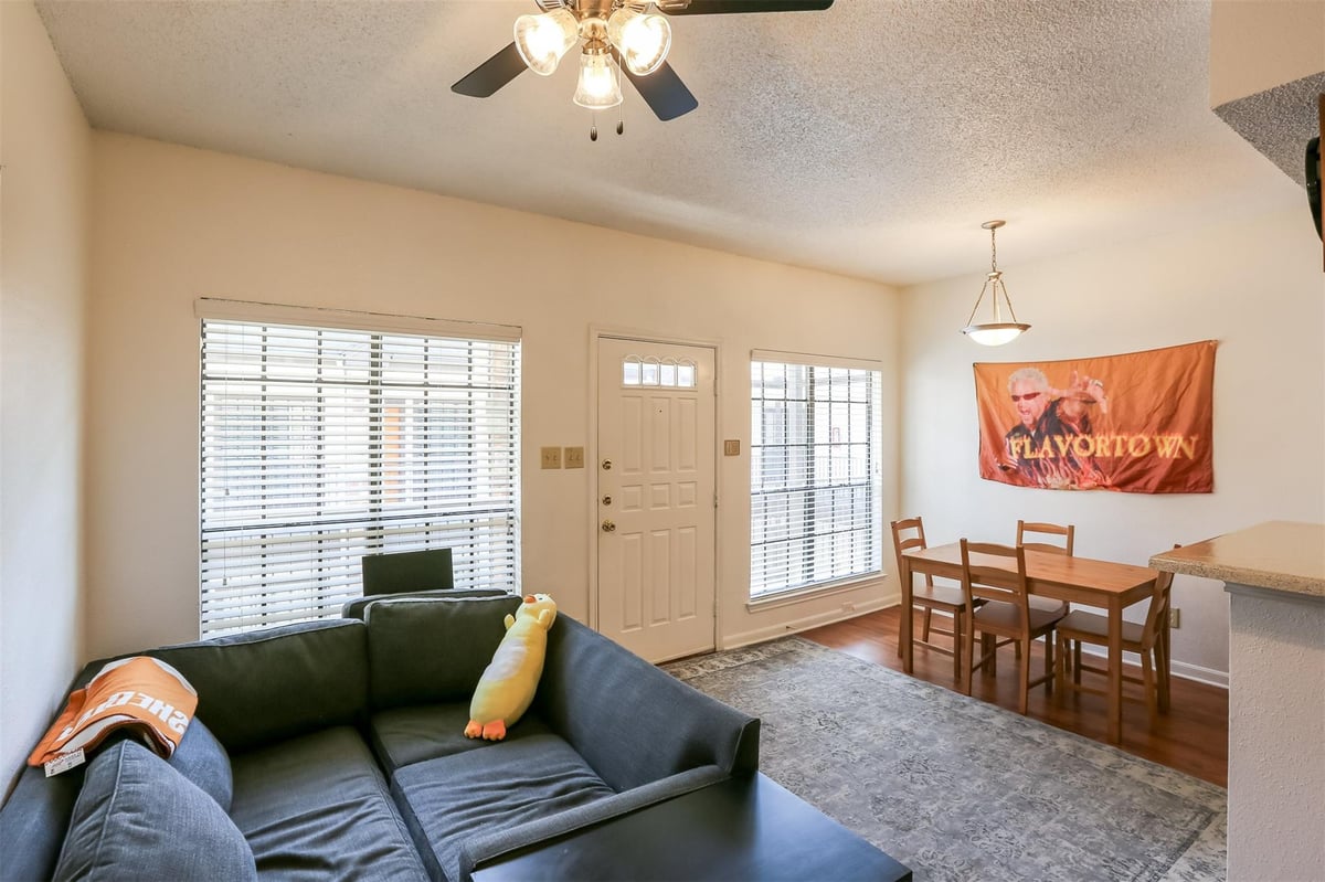View 912 W 22nd St Unit #304 in Vanderbilt Condo Amd 912 W 22nd St Unit #304 - front exterior - Luxury home in Vanderbilt Condo Amd, Austin, TX