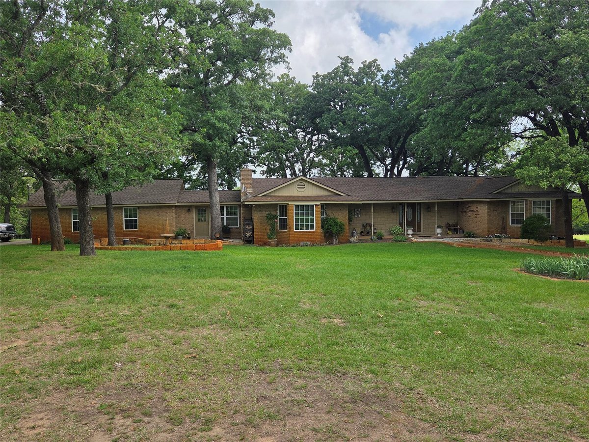 View 913 Cr 237 in none 913 Cr 237 - front exterior - Luxury home in none, Cameron, TX