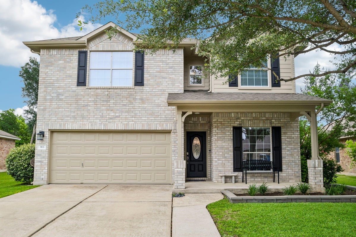 View 913 Hyde Park Dr in Legends Village Sec 02 Ph 02 913 Hyde Park Dr - front exterior - Luxury home in Legends Village Sec 02 Ph 02, Round Rock, TX