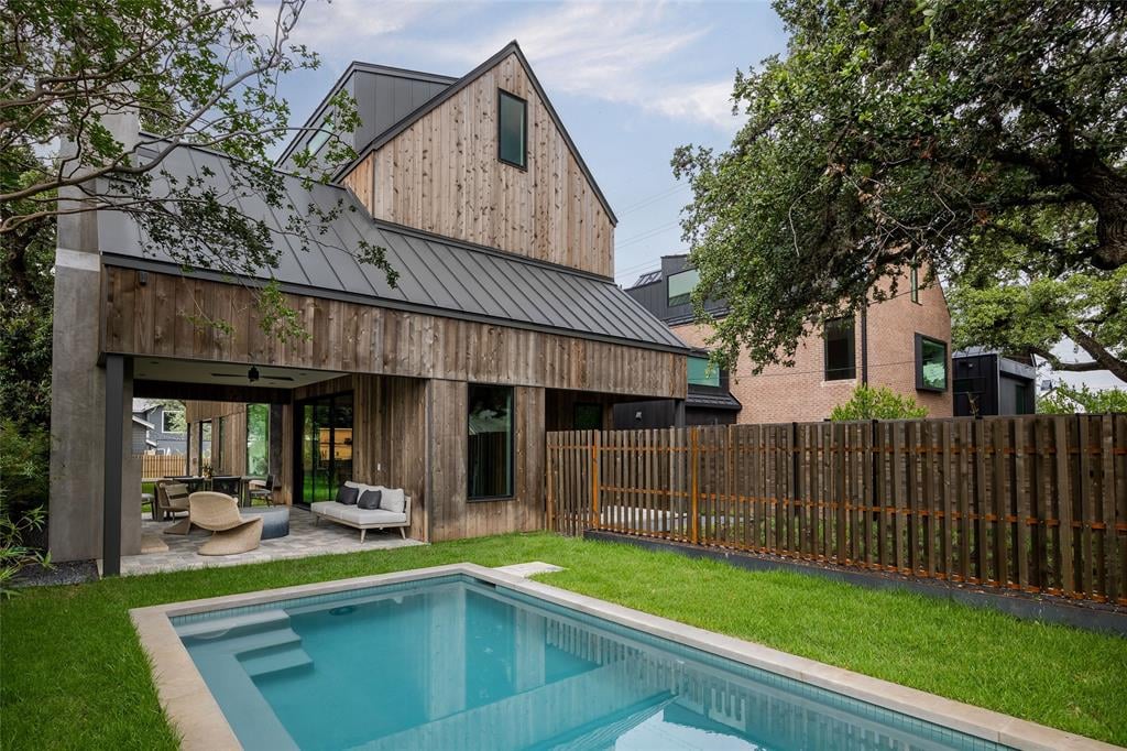 View 913 James St in South Heights 913 James St - front exterior - Luxury home in South Heights, Austin, TX