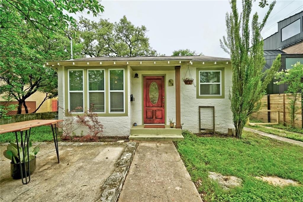 View 913 W James ST in South Heights 913 W James ST - front exterior - Luxury home in South Heights, Austin, TX