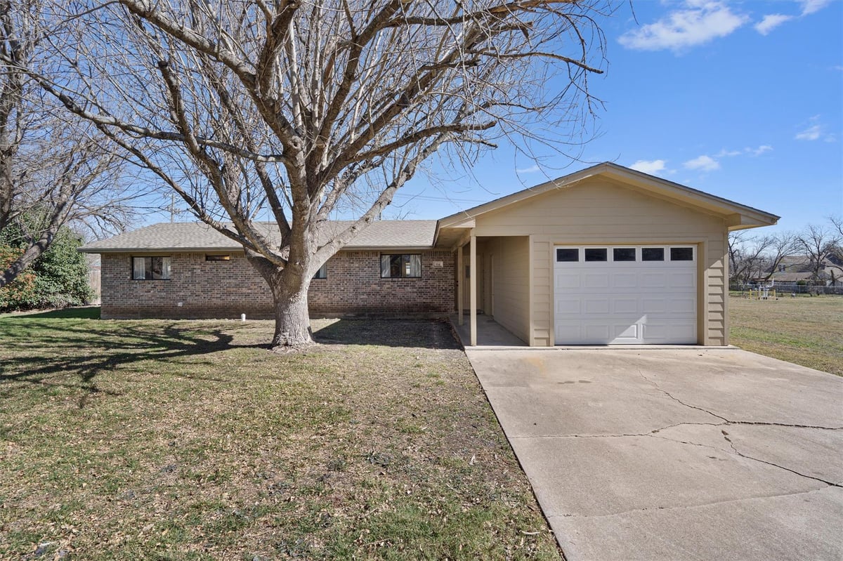 914 Victoria St, photo 1, Taylor, Taylor, TX
