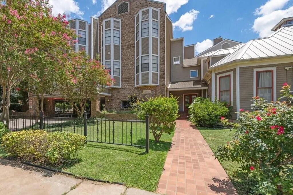 View 915 W 23rd ST Unit #103 in Lenox Condo Amd 915 W 23rd ST Unit #103 - property photo 1 - Luxury home in Lenox Condo Amd, Austin, TX