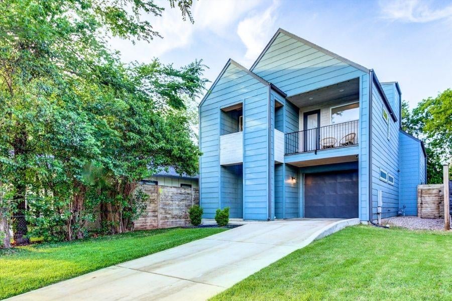 View 916 E 50th St Unit #1 in Ridgetop 916 E 50th St Unit #1 - front exterior - Luxury home in Ridgetop, Austin, TX