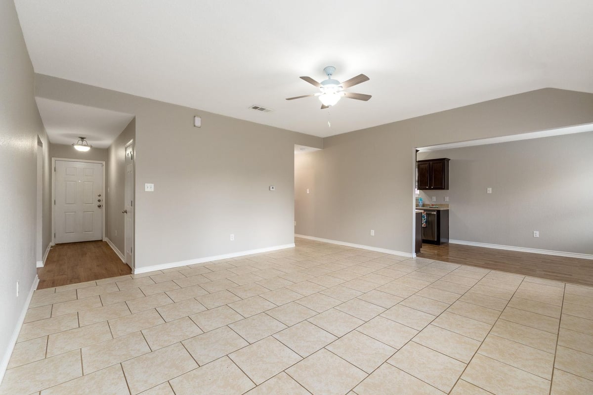 Bathroom at 916 Freedom Ct - 3 bed 2 bath home