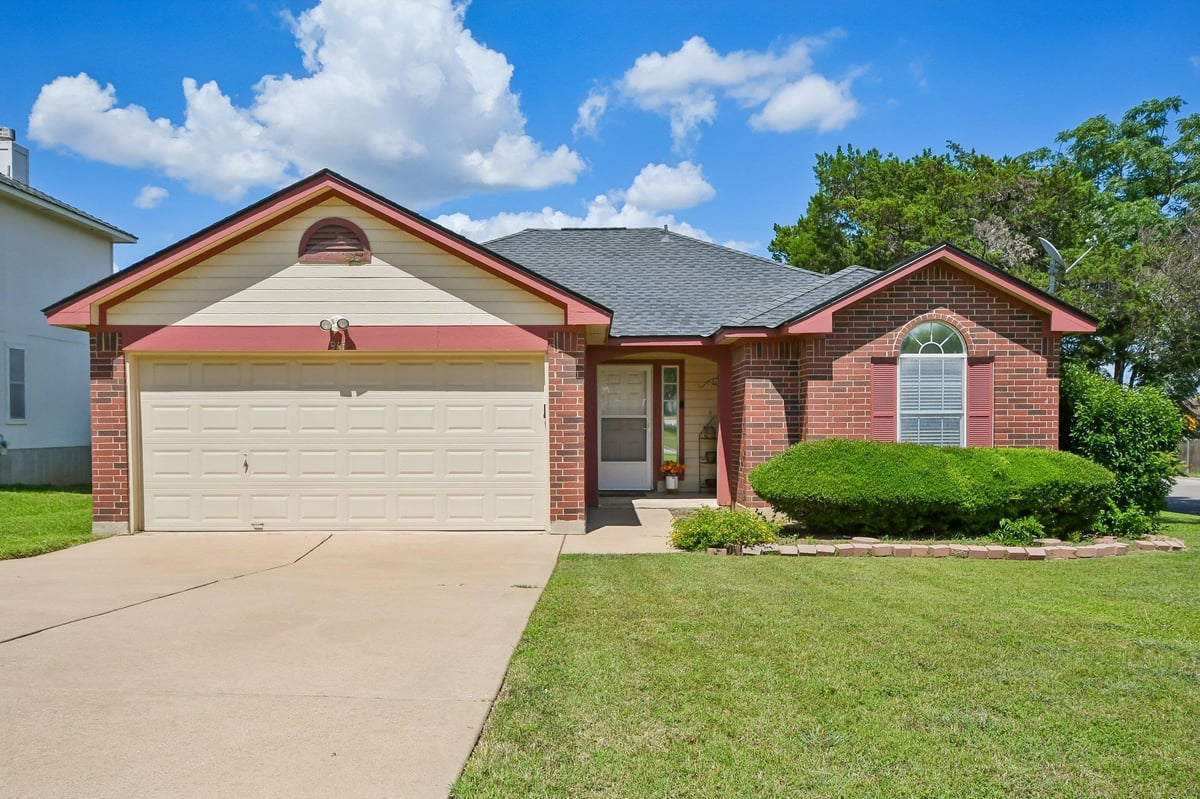 View 916 Moon Glow DR in Mason Creek Sec 04-C 916 Moon Glow DR - front exterior - Luxury home in Mason Creek Sec 04-C, Leander, TX
