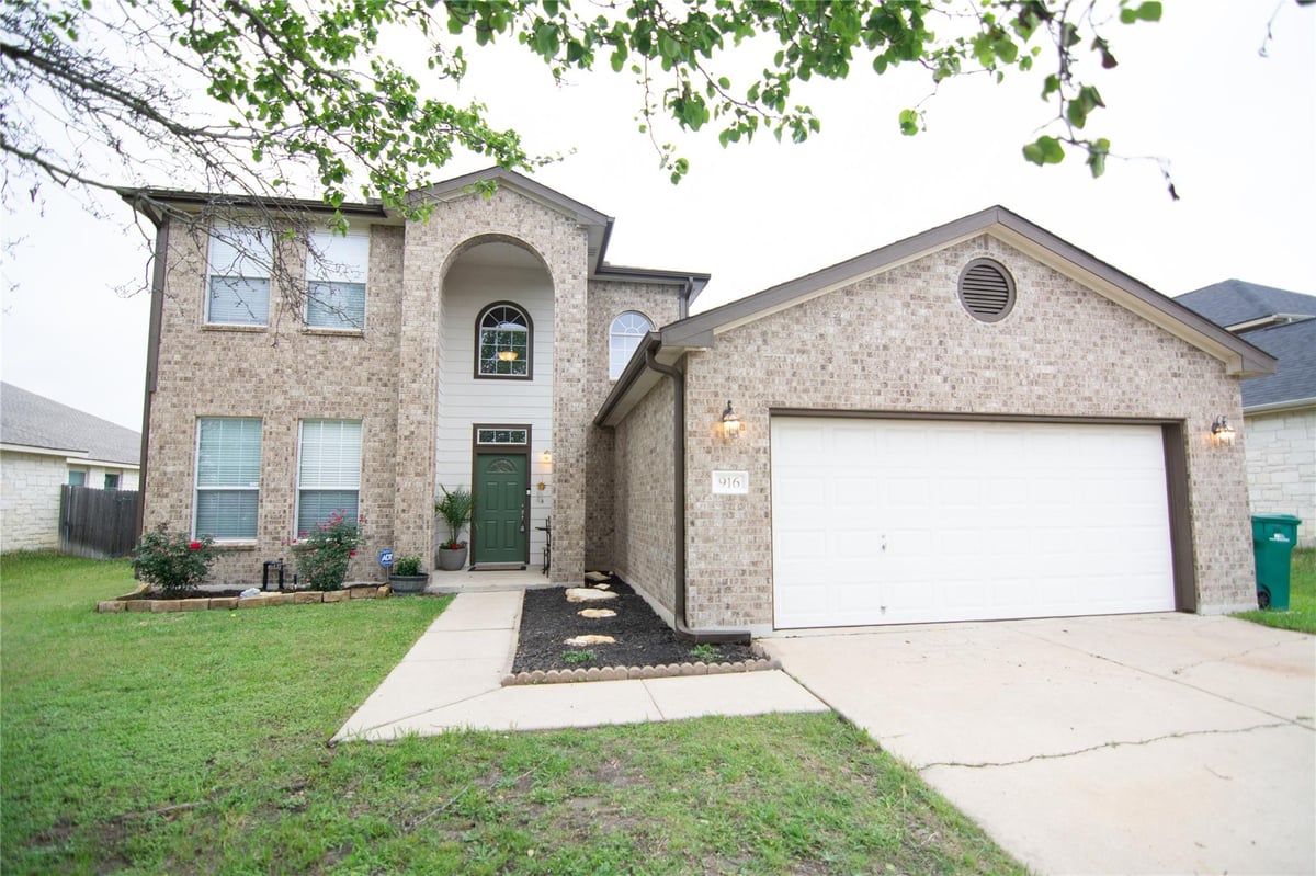 View 916 Mustang Trl in Skipcha Mountain Estates Phase Seventeen 916 Mustang Trl - front exterior - Luxury home in Skipcha Mountain Estates Phase Seventeen, Harker Heights, TX