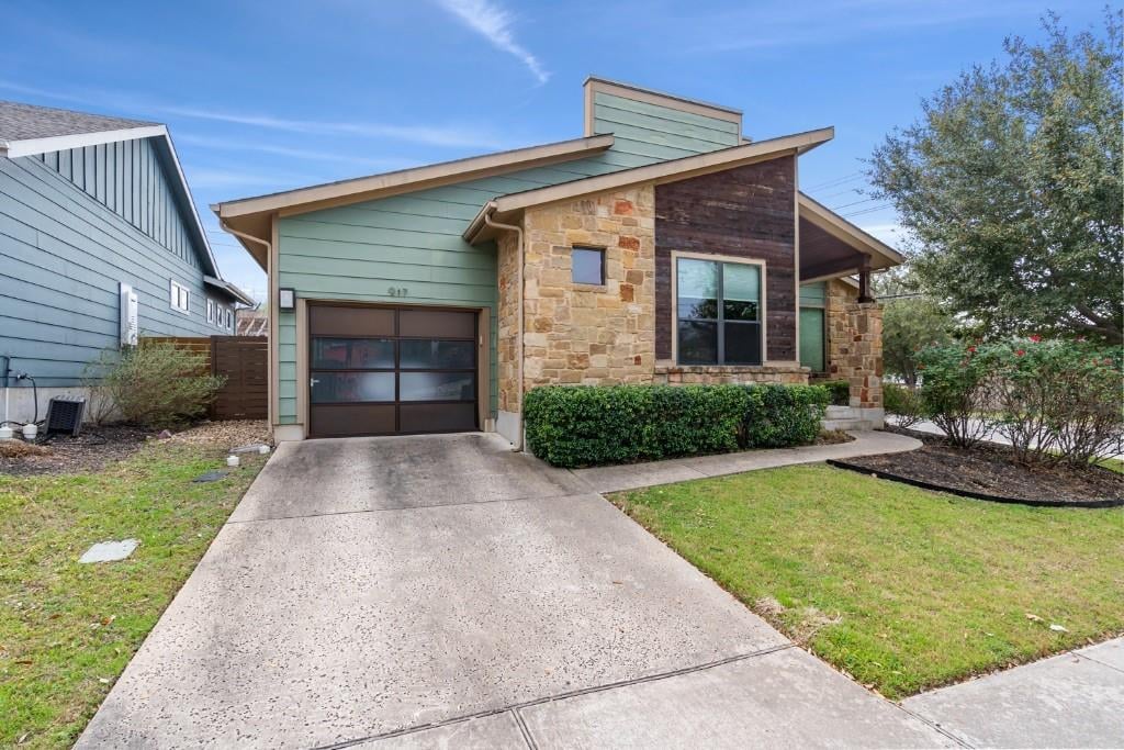 View 917 Freewater LN in Sycamore Court 917 Freewater LN - property photo 1 - Luxury home in Sycamore Court, Austin, TX