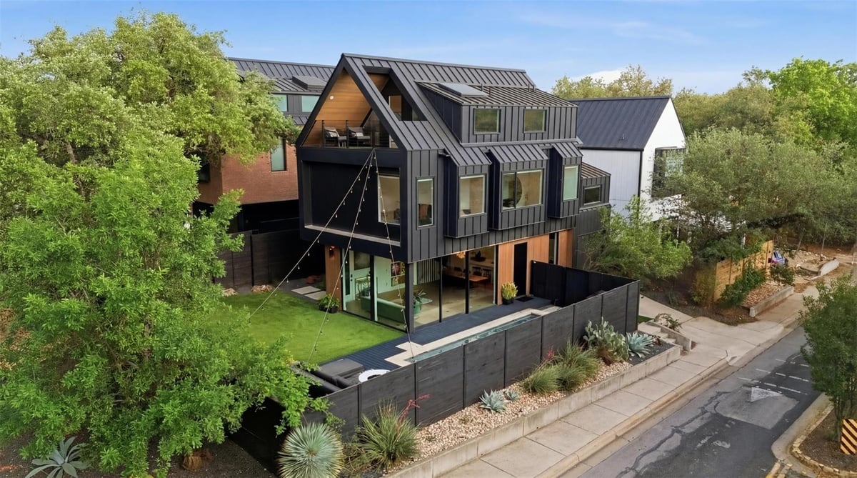 917 James St Unit #1 - front exterior - Luxury home in 917 JAMES STREET CONDOMINIUMS, Austin, TX